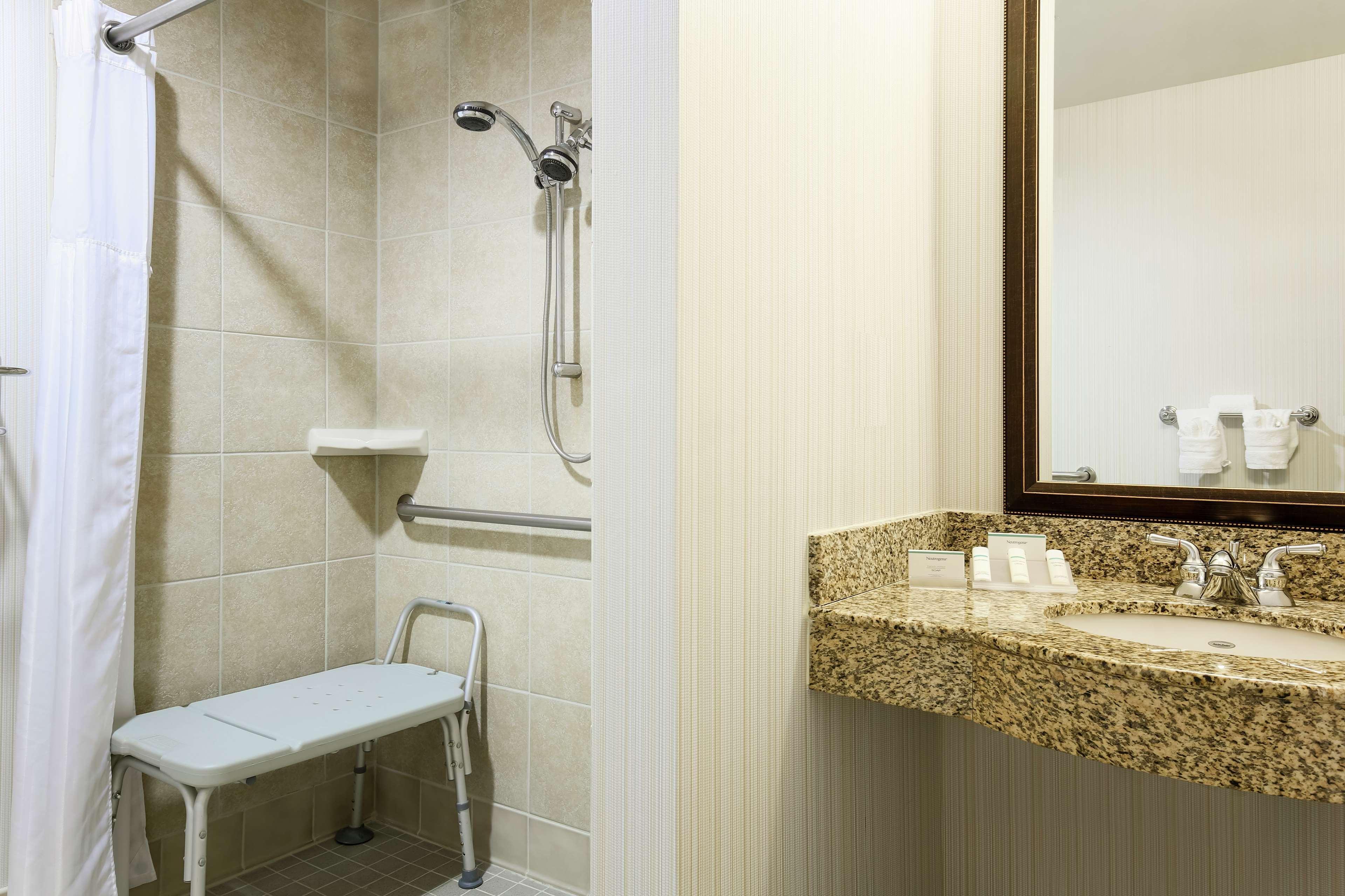 Hilton Garden Inn Dallas Льюисвилл Экстерьер фото