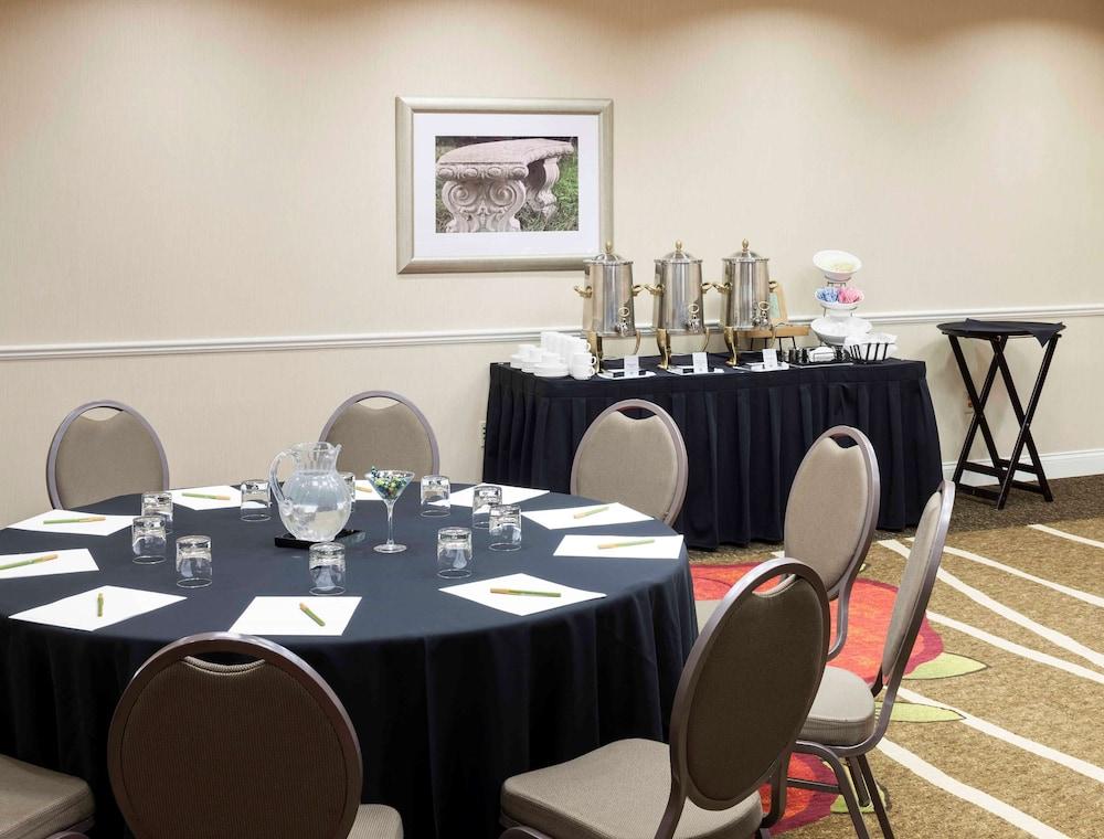 Hilton Garden Inn Dallas Льюисвилл Экстерьер фото